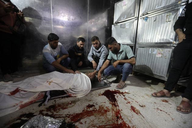 Palestinians mourn man killed in Gaza City strike Palestinians mourn over the body of a man at Al-Shifa Hospital in Gaza City on May 09, 2026. According to reports, the man was killed after an Israeli army drone targeted an electric bicycle he was riding north of Gaza City. Photo by Belal Osama apaimages Gaza Gaza Strip Palestinian Territory 090526_Gaza_bS_1_00(12) Copyright: xapaimagesxBelalxOsamax xapaimagesx