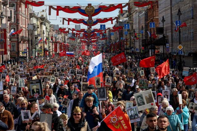 RUSSIA, ST PETERSBURG - MAY 9, 2026: People hold portraits of their relatives who fought in World War II as they take part in an Immortal Regiment event on Victory Day St Petersburg Russia  - ZUMAt113 20260509_zaa_t113_1419 Copyright: xPeterxKovalevx