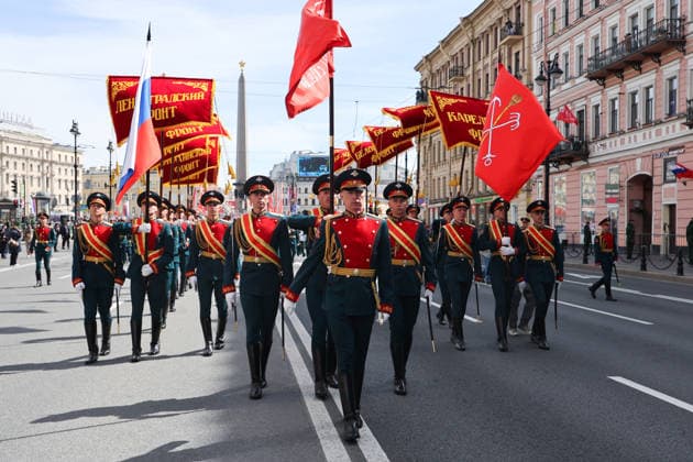 RUSSIA, ST PETERSBURG - MAY 9, 2026: Servicemen take part in an Immortal Regiment event on Victory Day St Petersburg Russia  - ZUMAt113 20260509_zaa_t113_1425 Copyright: xValentinxYegorshinx