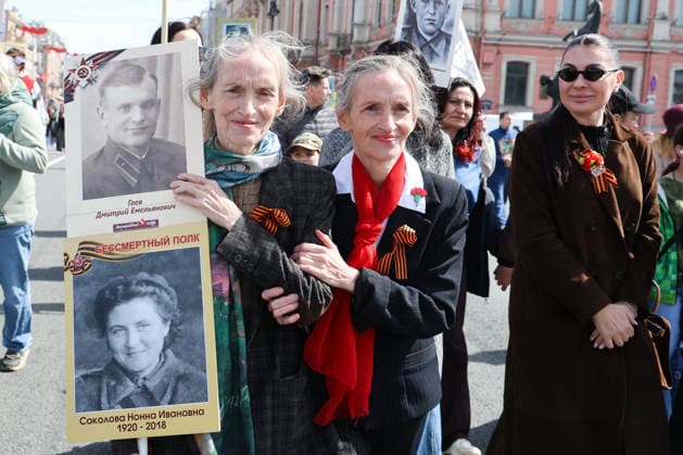 RUSSIA, ST PETERSBURG - MAY 9, 2026: People take part in an Immortal Regiment event on Victory Day St Petersburg Russia  - ZUMAt113 20260509_zaa_t113_1427 Copyright: xValentinxYegorshinx