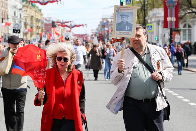 RUSSIA, ST PETERSBURG - MAY 9, 2026: People hold portraits of their relatives who fought in World War II as they take part in an Immortal Regiment event on Victory Day St Petersburg Russia  - ZUMAt113 20260509_zaa_t113_1431 Copyright: xValentinxYegorshinx