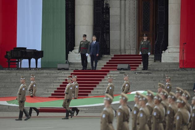 Lawmakers attend the inaugural session of the Hungarian Parliament BUDAPEST, HUNGARY - Péter Magyar, newly sworn in Prime Minister steps out in front of the crowd after today s inaugural session of the Hungarian Parliament, in Budapest, Hungary on 9 May 2026. Magyar Peter’s center-right Tisza party secured a decisive victory in the April 12 elections, winning 141 of the 199 parliamentary seats. Robert Nemeti Anadolu Budapest Hungary. Editorial use only. Please get in touch for any other usage.  Copyright: x2026xAnadoluxRobertxNemetix