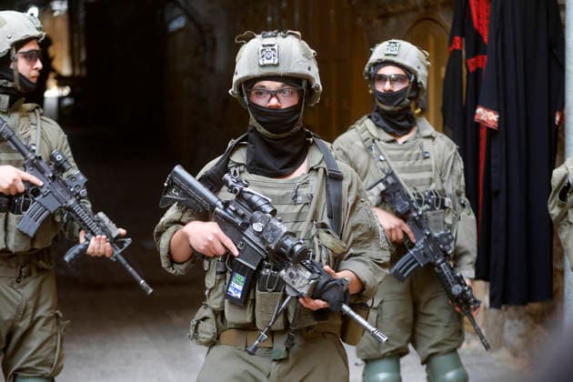 Israeli forces escort settlers through Hebron’s Old City Israeli forces patrol the Old City of Hebron in the occupied West Bank on May 09, 2026, during a tour by Israeli settlers through the area’s narrow alleys and old markets. The heavy deployment disrupted commercial activity and restricted the movement of Palestinian residents, as shops closed and streets emptied during the operation. Photo by Mamoun Wazwaz apaimages Hebron West Bank Palestinian Territory 090526_Hebron_MW_00(7) Copyright: xapaimagesxMamounxWazwazx xapaimagesx