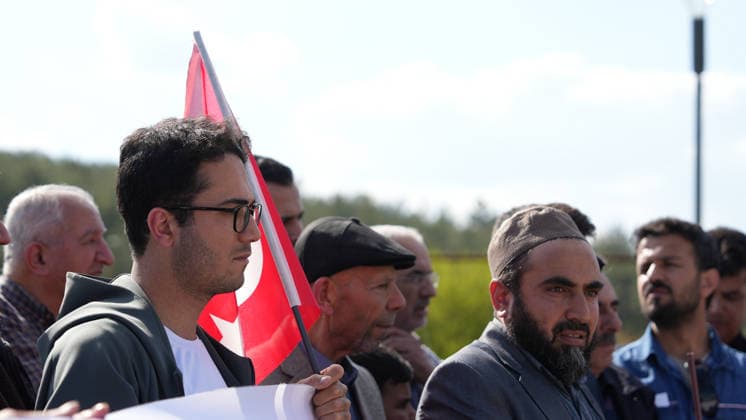 Protests Over Manifest Band Performance in Gaziantep Hundreds of demonstrators take part in a protest organized by 45 non-governmental organizations against a scheduled performance by the girl group Manifest. The demonstration, which saw some scuffles with security forces, was held to oppose the event on the grounds of preserving local conservative values and preventing social tension in Gaziantep, Turkey on May 09, 2026. Gaziantep Turkey Copyright: xMohammadxBashirxAldaherx