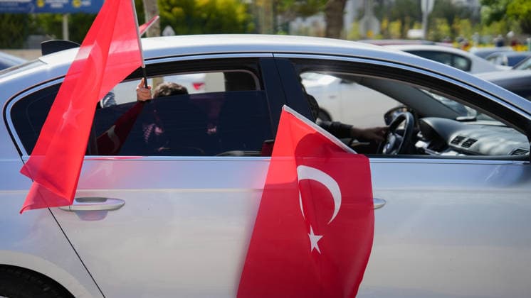 Protests Over Manifest Band Performance in Gaziantep Hundreds of demonstrators take part in a protest organized by 45 non-governmental organizations against a scheduled performance by the girl group Manifest. The demonstration, which saw some scuffles with security forces, was held to oppose the event on the grounds of preserving local conservative values and preventing social tension in Gaziantep, Turkey on May 09, 2026. Gaziantep Turkey Copyright: xMohammadxBashirxAldaherx
