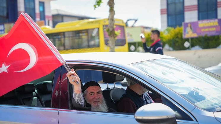 Protests Over Manifest Band Performance in Gaziantep Hundreds of demonstrators take part in a protest organized by 45 non-governmental organizations against a scheduled performance by the girl group Manifest. The demonstration, which saw some scuffles with security forces, was held to oppose the event on the grounds of preserving local conservative values and preventing social tension in Gaziantep, Turkey on May 09, 2026. Gaziantep Turkey Copyright: xMohammadxBashirxAldaherx
