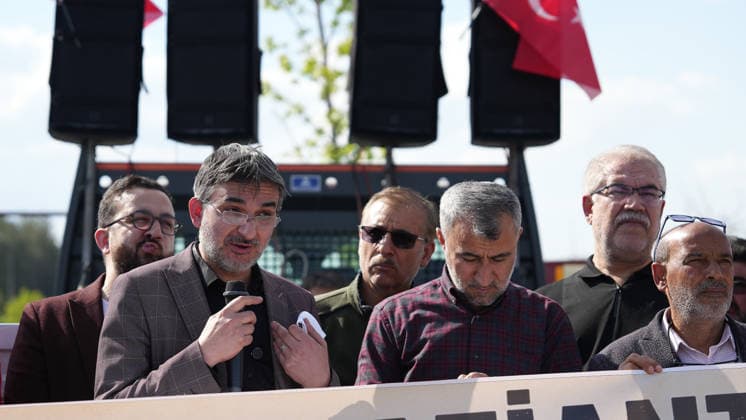 May 9, 2026, Gaziantep, Gaziantep, Turkey: Hundreds of demonstrators take part in a protest organized by 45 non-governmental organizations against a scheduled performance by the girl group Manifest. The demonstration, which saw some scuffles with security forces, was held to oppose the event on the grounds of preserving local conservative values and preventing social tension in Gaziantep, Turkey on May 09, 2026. Gaziantep Turkey  - ZUMAa260 20260509_zip_a260_031 Copyright: xMohammadxBashirxAldaherx
