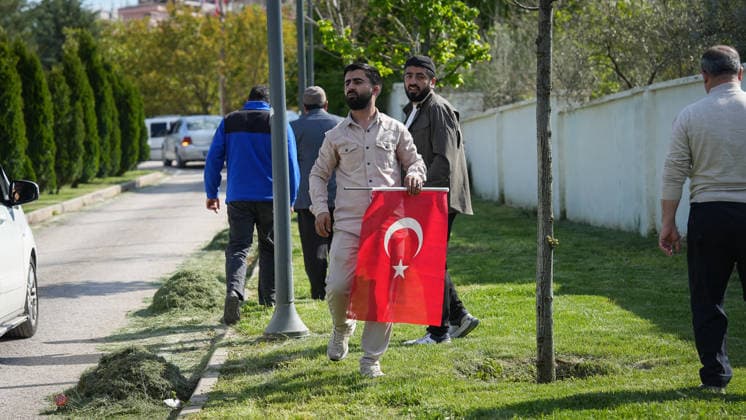 Protests Over Manifest Band Performance in Gaziantep Hundreds of demonstrators take part in a protest organized by 45 non-governmental organizations against a scheduled performance by the girl group Manifest. The demonstration, which saw some scuffles with security forces, was held to oppose the event on the grounds of preserving local conservative values and preventing social tension in Gaziantep, Turkey on May 09, 2026. Gaziantep Turkey Copyright: xMohammadxBashirxAldaherx