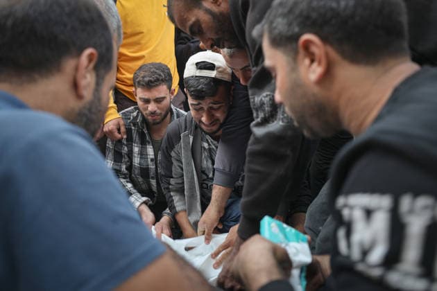 One person was killed in an Israeli airstrike on the Jabalia Refugee Camp in Gaza GAZA CITY, GAZA, PALESTINE - MAY 09: Relatives of the Palestinian man mourn as his body is brought to Al-Shifa Hospital following an Israeli military attack on the Jabalia Refugee Camp, which violated the ceasefire, in Gaza City, Gaza, Palestine on May 09, 2026. There were also injuries in the Israeli army s attacks on the Gaza Strip despite the ceasefire. Hamza Z. H. Qraiqea Anadolu Gaza City Gaza. Editorial use only. Please get in touch for any other usage.  Copyright: x2026xAnadoluxHamzaxZ.xH.xQraiqeax