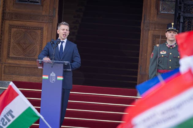 May 9, 2026, Budapest, Hungary: Speech by Peter Magyar to the people gathered in front of the Parliament building in Budapest at Lajos Kossuth Square, shortly after his inauguration. The newly sworn-in Prime Minister addressed the crowd that had gathered to hear his first words as head of government. Budapest Hungary  - ZUMAl194 20260509_zip_l194_041 Copyright: xMarekxLadzinskix