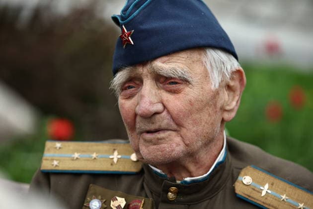 RUSSIA, MOSCOW - MAY 9, 2026: WWII veteran Pyotr Logvin is seen on Moscow s Poklonnaya Hill on Victory Day Moscow Russia  - ZUMAt113 20260509_zaa_t113_1618 Copyright: xMikhailxTereshchenkox