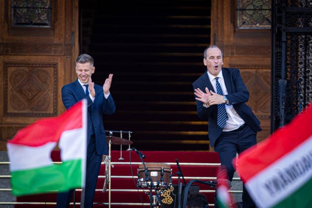 May 9, 2026, Budapest, Hungary: Zsolt Hegedus dances to music on the steps of the Parliament building in Budapest following the inauguration ceremony of Peter Magyar. Budapest Hungary  - ZUMAl194 20260509_zip_l194_050 Copyright: xMarekxLadzinskix