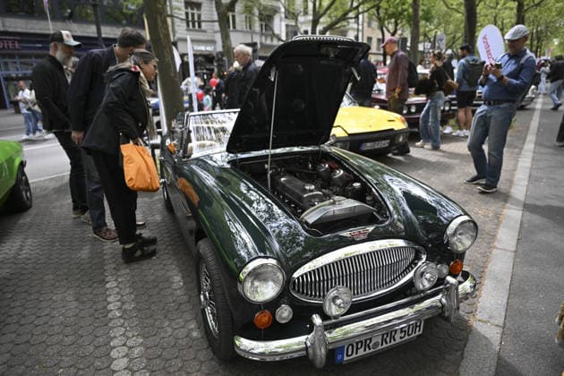 Classic Days Berlin BERLIN, GERMANY - MAY 09: Classic cars are displayed on the Kurfurstendamm boulevard during the Classic Days Berlin event in Berlin, Germany, on May 09, 2026. Approximately 2,000 vintage vehicles from different eras were showcased, bringing together thousands of classic car enthusiasts for the open-air exhibition. Halil Sagirkaya Anadolu Berlin Germany. Editorial use only. Please get in touch for any other usage.  Copyright: x2026xAnadoluxHalilxSagirkayax