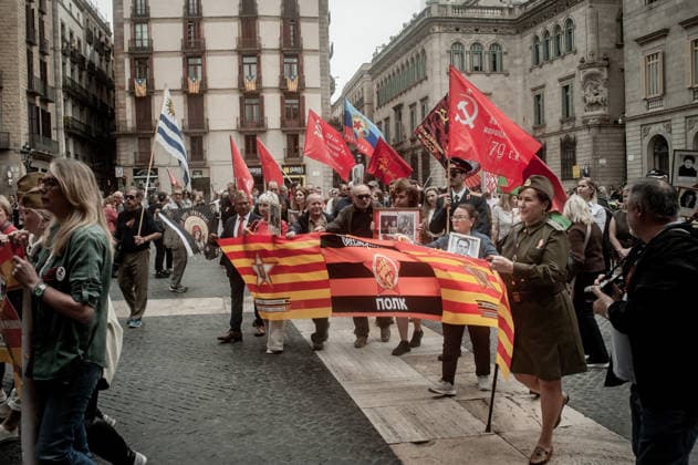 May 9, 2026, Barcelona, Spain: Participants carry portraits of Soviet soldiers and wave communist flags during an Immortal Regiment march in Barcelona marking Victory Day, the annual commemoration of the Soviet Union s victory over Nazi Germany in World War II. Barcelona Spain  - ZUMAb137 20260509_fap_b137_010 Copyright: xJordixBoixareux