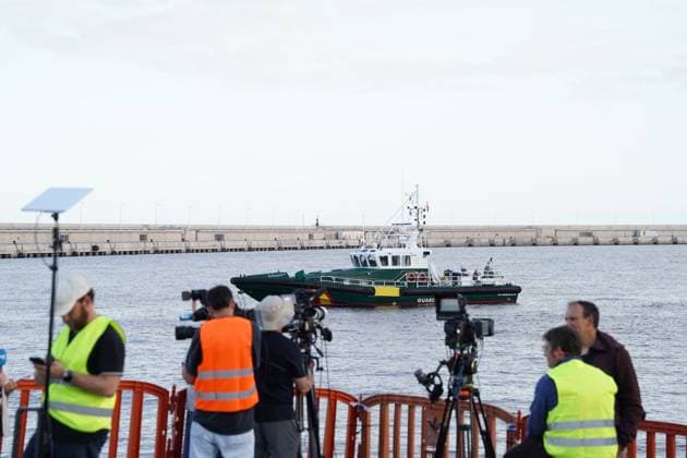 The Ministers of Health, Interior and Territorial Policy and the Director General of the WHO arrive in Tenerife Several media prepare their teams, in the port of Granadilla, on 9 May 2026, in Granadilla de Abona, Tenerife, Canary Islands Spain The evacuation operation of the MV Hondius cruise ship with hantavirus is ready for the arrival of the ship between 05 00 and 06 00 hours of manana, 09 MAY 2026 HANTAVIRUS WHO HONDIUS VIRUS SHIP CRUISE CRUISE EVACUATION SECURITY CIVIL GUARDIAN MEDIA MEDIA RELEASE Europa Press Canary Islands 09 05 2026 Tenerife Canary Islands Tenerife Canary Islands Tenerife Canary Islands Spain  Copyright: xEuropaxPressxCanariasx 7511703