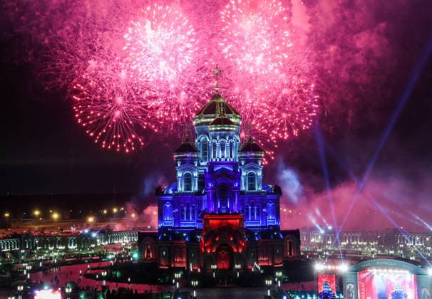 RUSSIA, MOSCOW REGION - MAY 9, 2026: Fireworks go off over the Main Cathedral of the Russian Armed Forces (Cathedral of the Resurrection of Christ) near Kubinka, west of Moscow, on Victory Day Russia  - ZUMAt113 20260509_zaa_t113_1807 Copyright: xSergeixFadeichevx