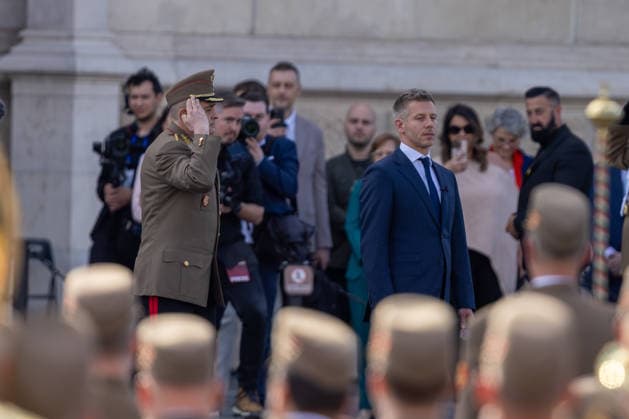 May 9, 2026, Budapest, Hungary: Peter Magyar heads towards the military company after his inauguration, moving across Lajos Kossuth Square in Budapest. Budapest Hungary - ZUMAl194 20260509_zip_l194_061 Copyright: xMarekxLadzinskix