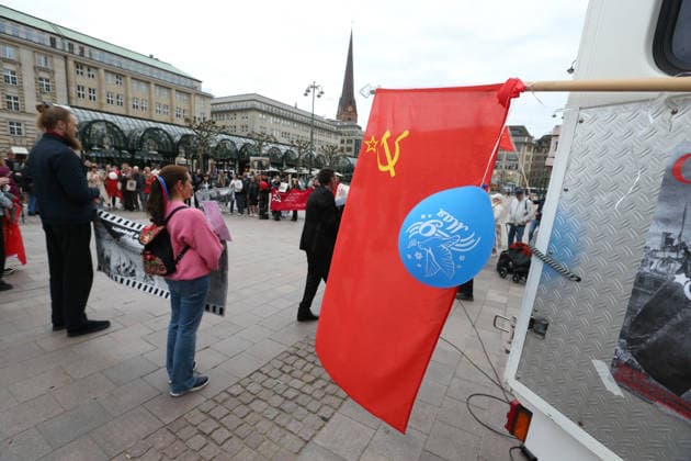 Exiled Russians commemorate the 1945 victory over Nazi Germany in the Second World War with a demonstration at the Rathausmarkt on May 9, the so-called Victory Day in Russia Old Town Hamburg