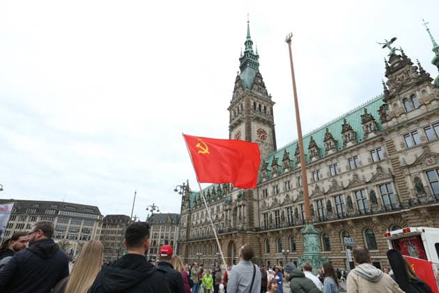 Exiled Russians commemorate the 1945 victory over Nazi Germany in the Second World War with a demonstration at the Rathausmarkt on May 9, the so-called Victory Day in Russia Old Town Hamburg