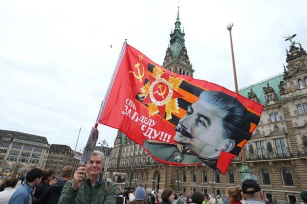 Exiled Russians commemorate the 1945 victory over Nazi Germany in the Second World War with a demonstration at the Rathausmarkt on May 9, the so-called Victory Day in Russia Old Town Hamburg
