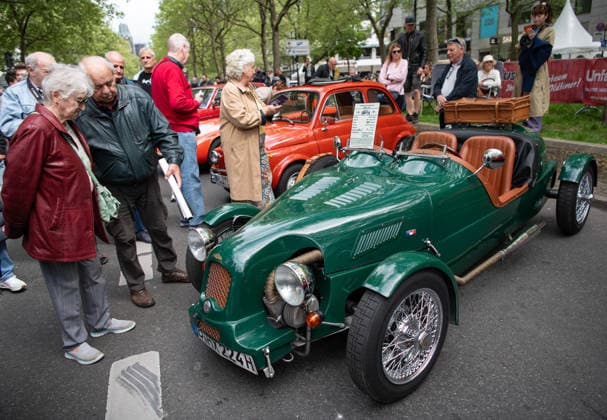 (260510) -- BERLIN, May 10, 2026 -- People view vintage cars at the Classic Days event in Berlin, Germany, May 9, 2026. This year s Berlin Classic Days event takes place from May 9 to 10, with around 2,000 vintage cars gathering at the event, giving visitors a chance to admire some of the most iconic classic models. ) GERMANY-BERLIN-CLASSIC DAYS-VINTAGE CARS ZhangxHaofu 