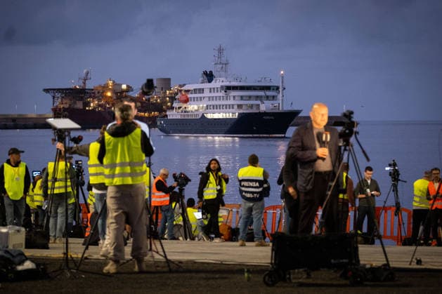 HV Hondius carrying suspected hantavirus cases approaches Port of Granadilla TENERIFE, SPAIN - MAY 10: The HV Hondius approaches the Port of Granadilla, carrying passengers possibly infected with hantavirus on board in Tenerife, Canary Islands on May 10, 2026. Andres Gutierrez Anadolu Tenerife Spain. Editorial use only. Please get in touch for any other usage.  Copyright: x2026xAnadoluxAndresxGutierrezx