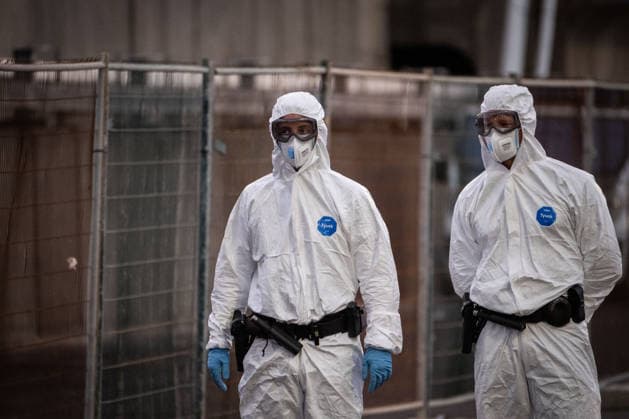 HV Hondius carrying suspected hantavirus cases approaches Port of Granadilla TENERIFE, SPAIN - MAY 10: Buses from Spain’s Military Emergency Unit arrive at the port of Granadilla de Abona, as personnel wearing personal protective equipment prepare for the reception operation. Granadilla Port, Tenerife, Canary Islands, May 10, 2026 Andres Gutierrez Anadolu Tenerife Spain. Editorial use only. Please get in touch for any other usage.  Copyright: x2026xAnadoluxAndresxGutierrezx