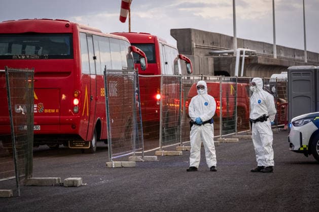 HV Hondius carrying suspected hantavirus cases approaches Port of Granadilla TENERIFE, SPAIN - MAY 10: Buses from Spain’s Military Emergency Unit arrive at the port of Granadilla de Abona, as personnel wearing personal protective equipment prepare for the reception operation. Granadilla Port, Tenerife, Canary Islands, May 10, 2026 Andres Gutierrez Anadolu Tenerife Spain. Editorial use only. Please get in touch for any other usage.  Copyright: x2026xAnadoluxAndresxGutierrezx
