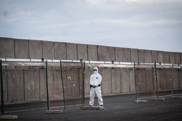 HV Hondius carrying suspected hantavirus cases approaches Port of Granadilla TENERIFE, SPAIN - MAY 10: Buses from Spain’s Military Emergency Unit arrive at the port of Granadilla de Abona, as personnel wearing personal protective equipment prepare for the reception operation. Granadilla Port, Tenerife, Canary Islands, May 10, 2026 Andres Gutierrez Anadolu Tenerife Spain. Editorial use only. Please get in touch for any other usage.  Copyright: x2026xAnadoluxAndresxGutierrezx