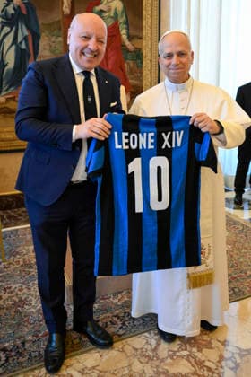 ITALY - POPE LEO XIV DURING A PRIVATE AUDIENCE WITH INTER EXECUTIVES AND PLAYERS IN THE VATICAN - 2026 5 9 Italy, Rome, Vatican, 2026 5 9 Pope Leo XIV during a private audience with Inter Executives and Players in The Vatican EDITORIAL USE ONLY - NO BOOKS Copyright: xVATICANxMEDIAx