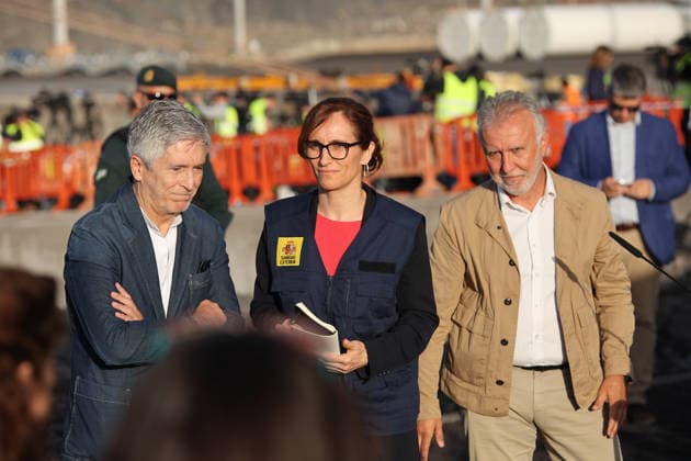 The Minister of Health, Mónica García c the Minister of the Interior, Fernando Grande Marlaska i and the Minister of Territorial Policy and Democratic Memory, Ángel Víctor Torres d , attend the media to inform about the disembarkation of the hantavirus cruise ship, in the port of Granadilla, on May 10, 2026, in Granadilla de Abona, Tenerife, Canary Islands Spain Sanidad announces that the first to leave the Hondius will be the Spaniards and describes the anchoring as a success in spite of the adversities 10 MAY 2026 Álex Rosa 10 05 2026 Granadilla de Abona, Tenerife, I Granadilla de Abona, Tenerife, I Espana Copyright: xÃlexxRosax 7512216