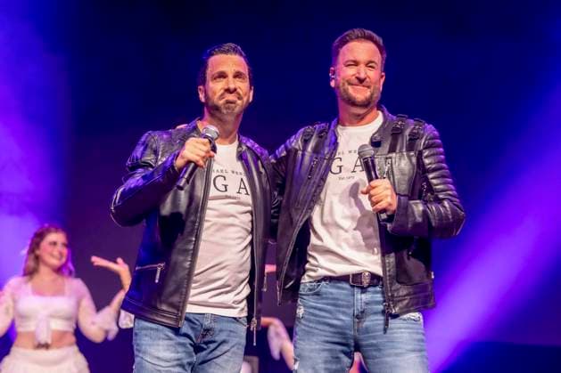 ABB WENDLER Michael Wendler der Schlager Saenger with his double Oliver Pocher as Wendler on stage at the concert Michael Wendler Live 2026 Turbinenhalle 1 on 09 05 2026 in Oberhausen NRW Germany