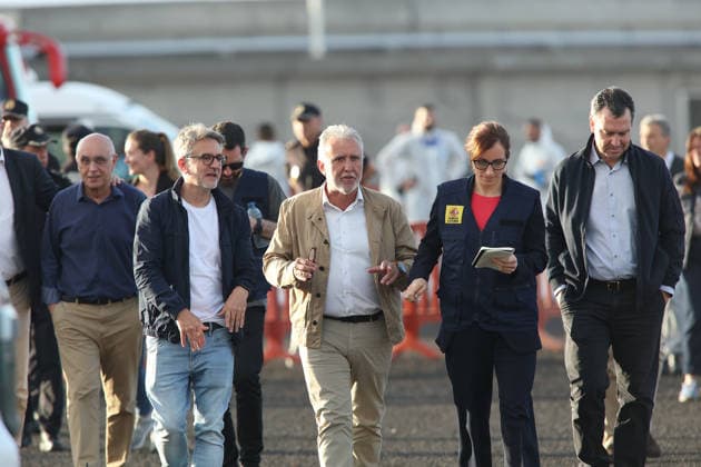 The Minister of Health, Mónica García 2d and the Minister of Territorial Policy and Democratic Memory, Ángel Víctor Torres c , attends the media to inform about the disembarkation of the hantavirus cruise ship, in the port of Granadilla, on May 10, 2026, in Granadilla de Abona, Tenerife, Canary Islands Spain Health Minister announces that the first to leave the Hondius will be the Spaniards and describes the anchoring as a success in spite of the adversities 10 MAY 2026 Álex Rosa 10 05 2026 Granadilla de Abona, Tenerife, I Granadilla de Abona, Tenerife, I Spain Copyright: xÃlexxRosax 7512229