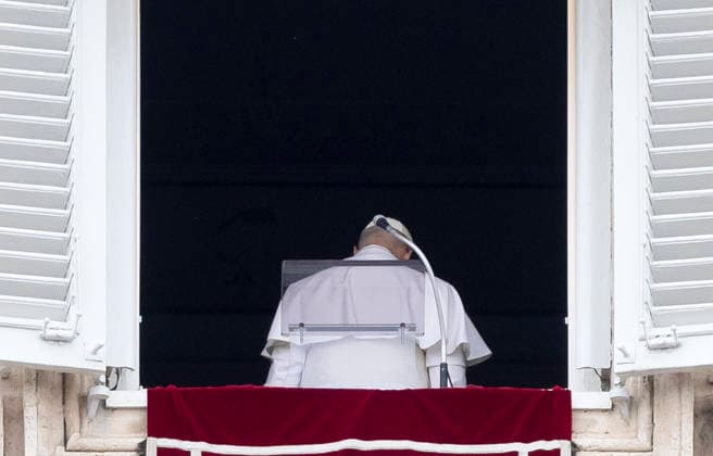 May 10, 2026, Roma, Italia: Pope Leo XIV leads his Regina Coeli prayer from the window of his office overlooking Saint Peter s Square, Vatican City, 10 May 2026..ANSA MASSIMO PERCOSSI. Roma Italia  - ZUMAa110 20260510_zaf_a110_002 Copyright: xAnsa MassimoxPercossix