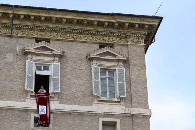 ITALY - POPE LEO XIV DURING THE ANGELUS PRAYER AT THE VATICAN - 2026 5 10 Italy, Rome, Vatican, 2026 5 10 .Pope Leo XIV waves to the crowd from the window of the apostolic palace overlooking St. Peter s square during the Angelus prayer in the Vatican EDITORIAL USE ONLY - NO BOOKS Copyright: xVATICANxMEDIAx