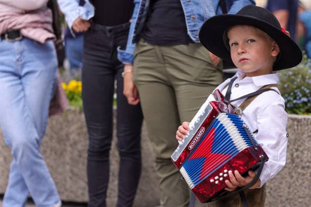 (260510) -- BLED, May 10, 2026 -- A child plays the accordion during the accordion weekend event at Lake Bled in Bled, Slovenia, May 10, 2026. This annual event brings together hundreds of participants for band performances, ensemble shows and an accordion procession. (Photo by Xinhua) SLOVENIA-BLED-ACCORDION WEEKEND ZeljkoxStevanic 