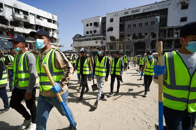 Volunteers clear rubble at al-Shifa Hospital in Gaza City Palestinian volunteers take part in removing rubble and cleaning the outer courtyard of al-Shifa Hospital in Gaza City on May 10, 2026, as part of the Volunteer Work Week activities organized by the Operation Chivalrous Knight 3 initiative. The campaign included cleaning works, rubble removal, tree planting and the installation of shade structures for residents around the hospital. Photo by Ramzi Abu Amer apaimages Khan Yunis Gaza Strip Palestinian Territory 100526_Gaza_RA_00(2).jpeg Copyright: xapaimagesxRamzixxAbuxAmerx xapaimagesx