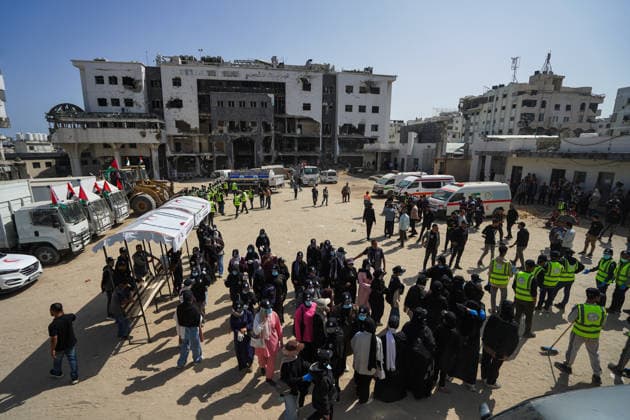 Volunteers clear rubble at al-Shifa Hospital in Gaza City Palestinian volunteers take part in removing rubble and cleaning the outer courtyard of al-Shifa Hospital in Gaza City on May 10, 2026, as part of the Volunteer Work Week activities organized by the Operation Chivalrous Knight 3 initiative. The campaign included cleaning works, rubble removal, tree planting and the installation of shade structures for residents around the hospital. Photo by Ramzi Abu Amer apaimages Khan Yunis Gaza Strip Palestinian Territory 100526_Gaza_RA_00(4).jpeg Copyright: xapaimagesxRamzixxAbuxAmerx xapaimagesx