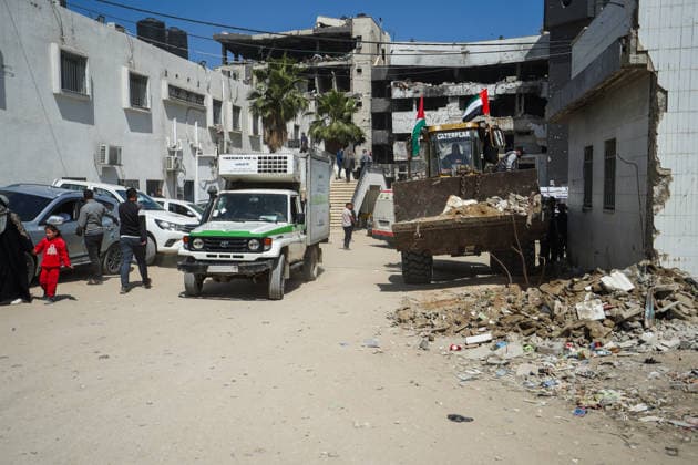 Volunteers clear rubble at al-Shifa Hospital in Gaza City Palestinian volunteers take part in removing rubble and cleaning the outer courtyard of al-Shifa Hospital in Gaza City on May 10, 2026, as part of the Volunteer Work Week activities organized by the Operation Chivalrous Knight 3 initiative. The campaign included cleaning works, rubble removal, tree planting and the installation of shade structures for residents around the hospital. Photo by Ramzi Abu Amer apaimages Khan Yunis Gaza Strip Palestinian Territory 100526_Gaza_RA_00(12).jpeg Copyright: xapaimagesxRamzixxAbuxAmerx xapaimagesx