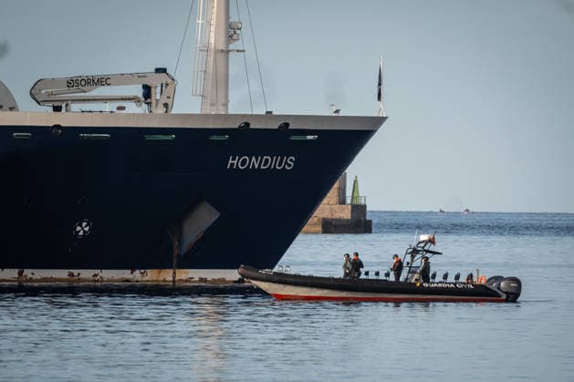 Hantavirus-hit cruise ship reaches Spanish Port of Tenerife as evacuation begins TENERIFE, SPAIN - MAY 10: The HV Hondius approaches the Port of Granadilla, carrying her passengers on board at Granadilla Port in Tenerife, Canary Islands Spain on May 10, 2026. Cruise ship affected by a hantavirus outbreak arrived off Spain’s Tenerife Island, where passengers and crew are set to disembark and return to their home countries Andres Gutierrez Anadolu Tenerife Spain. Editorial use only. Please get in touch for any other usage.  Copyright: x2026xAnadoluxAndresxGutierrezx
