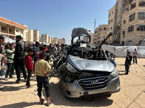 Israeli Strike in Khan Younis May 10 Residents gather around a damaged Hyundai Tucson vehicle following an Israeli strike in the Al-Amal neighbourhood of Khan Younis in the southern Gaza Strip on May 10, 2026. According to Palestinian sources, the strike targeted a Hyundai Tucson vehicle near a junction in the area, killing two people and wounding several others. Khan Yunis Gaza Strip Palestinian Territories Copyright: xDoaaxAlbazx
