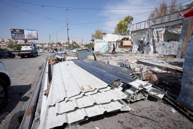 Palestinian shop owners face demolition orders in east Jerusalem JERUSALEM - MAY 10: Palestinian shop owners demolish their own businesses after Israeli authorities issued demolition and evacuation orders for commercial structures in the Al-Mushtal area of Al-Eizariya in East Jerusalem, on May 10, 2026. According to the Jerusalem Governorate, around 50 Palestinian-owned shops and commercial facilities were targeted, while Israeli security forces were deployed in the area. Issam Rimawi Anadolu Jerusalem Israel. Editorial use only. Please get in touch for any other usage.  Copyright: x2026xAnadoluxIssamxRimawix