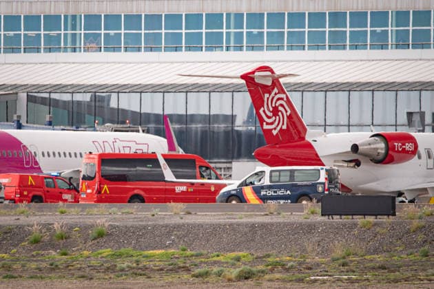 MV Hondius passengers depart from Tenerife Airport TENERIFE, SPAIN - MAY 10: Passengers of the MV Hondius board their respective flights to be transported to their countries of origin at the south airport of the island (TFS) in Tenerife, Canary Islands, Spain on May 10, 2026. Arturo Jimenez Anadolu Tenefire Spain. Editorial use only. Please get in touch for any other usage.  Copyright: x2026xAnadoluxArturoxJimenezx