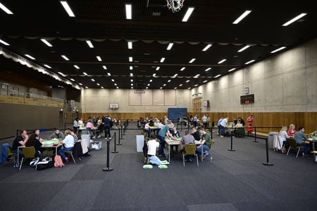 Görlitz, mayoral election, election worker counting the votes in the Emil von Schenckendorff gymnasium in Görlitz, 10 05 2026 Copyright: xMatthiasxWehnertx