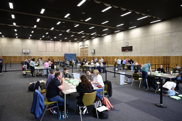Görlitz, mayoral election, election assistant counting the votes in the Emil von Schenckendorff gymnasium in Görlitz, 10 05 2026 Copyright: xMatthiasxWehnertx