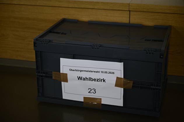 Görlitz, mayoral election, election assistant counting the votes in the Emil von Schenckendorff gymnasium in Görlitz, 10 05 2026 Copyright: xMatthiasxWehnertx