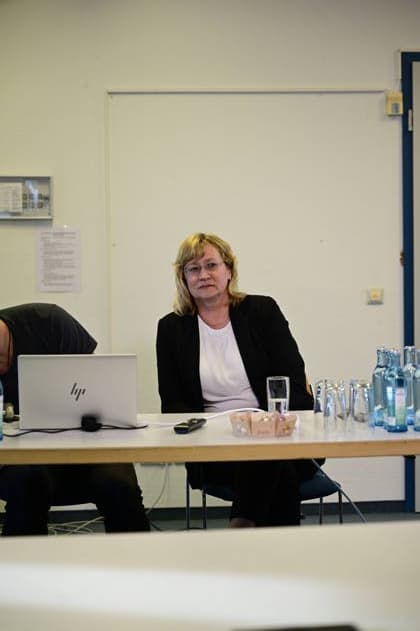 Chief Electoral Officer Kathrin Burkhardt, Görlitz, Lord Mayor election, public election presentation and counting stand in the Jägerkaserne, Görlitz Technical Town Hall, 10 05 2026 Copyright: xMatthiasxWehnertx