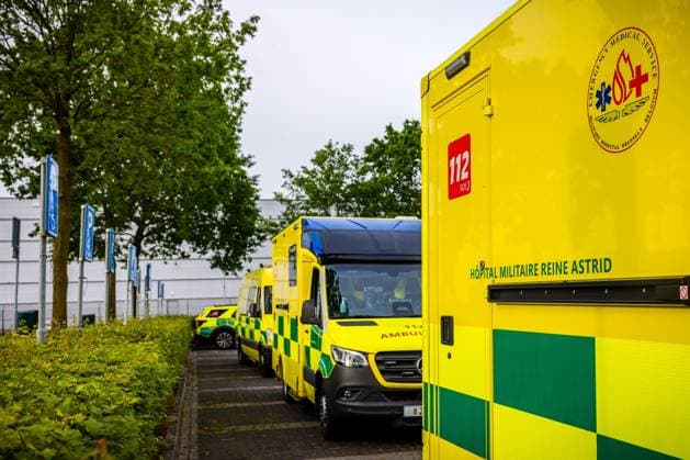 EINDHOVEN - Belgian ambulances at Eindhoven Air Base, where a plane carrying approximately 29 passengers from the cruise ship m v Hondius has landed. The intention is for Dutch passengers from the ship, which has been hit by a deadly hantavirus outbreak, to go into home quarantine for six weeks upon their return. ROB ENGELAAR ANP netherlands out - belgium out  Copyright: xx x557945647x originalFilename: 557945647.jpg