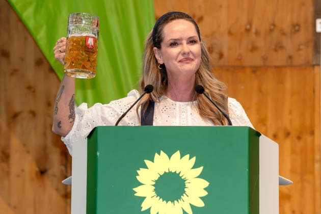Mona Fuchs, DIE GRÜNEN, new second mayor of Munich, in a dirndl with a Maß of beer, Truderinger Festwoche, traditional Bavarian folk festival in the Trudering district of Munich, Munich, May 10, 2026 G
