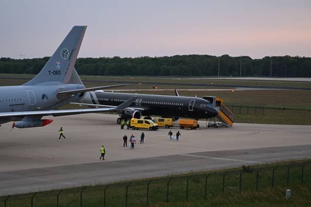 Plane carrying MV Hondius passengers arrives at Eindhoven Airport EINDHOVEN, NETHERLANDS - MAY 10: Passengers walk inside the airport after the plane repatriating 26 Dutch national passengers of the MV Hondius cruise ship, where an outbreak of hantavirus has been detected, lands at Eindhoven Air Base International airport in Eindhoven, Netherlands on May 10, 2026. The World Health Organisation (WHO) has identified six confirmed cases of hantavirus out of eight suspected cases, including three people who have died from this known but rare virus, for which there is neither a vaccine nor a treatment. Mouneb Taim Anadolu Eindhoven Netherlands. Editorial use only. Please get in touch for any other usage.  Copyright: x2026xAnadoluxMounebxTaimx